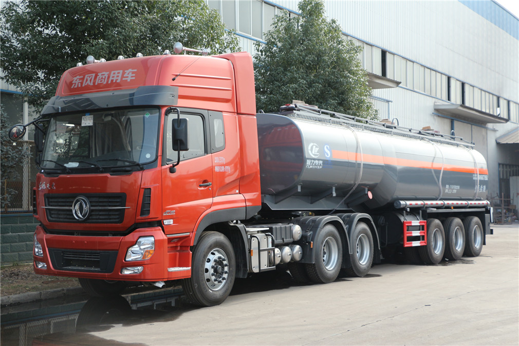 易燃性、腐蝕性物品罐式3軸半掛運輸車