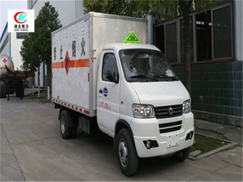 東風(fēng)俊風(fēng)3.3米易燃液體廂式運輸車【三類 藍牌】