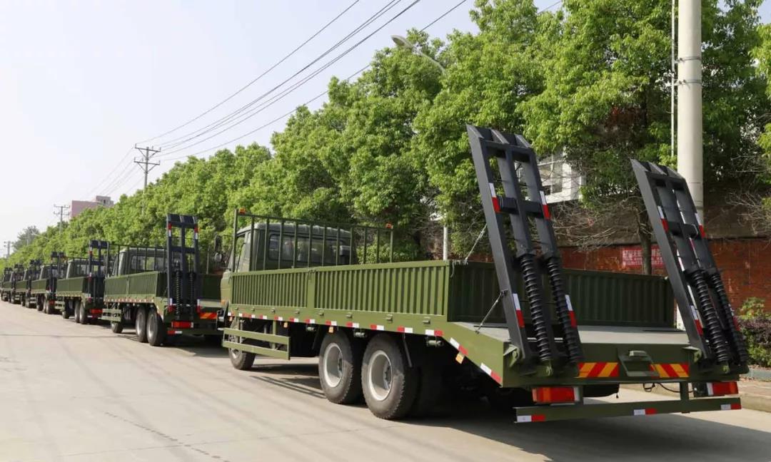 程力軍品再次引發(fā)行業(yè)風暴 程力一體化智能控制壓縮垃圾車受到部隊首長好評