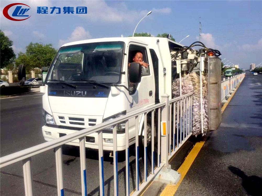(4方)城市護(hù)欄清洗車